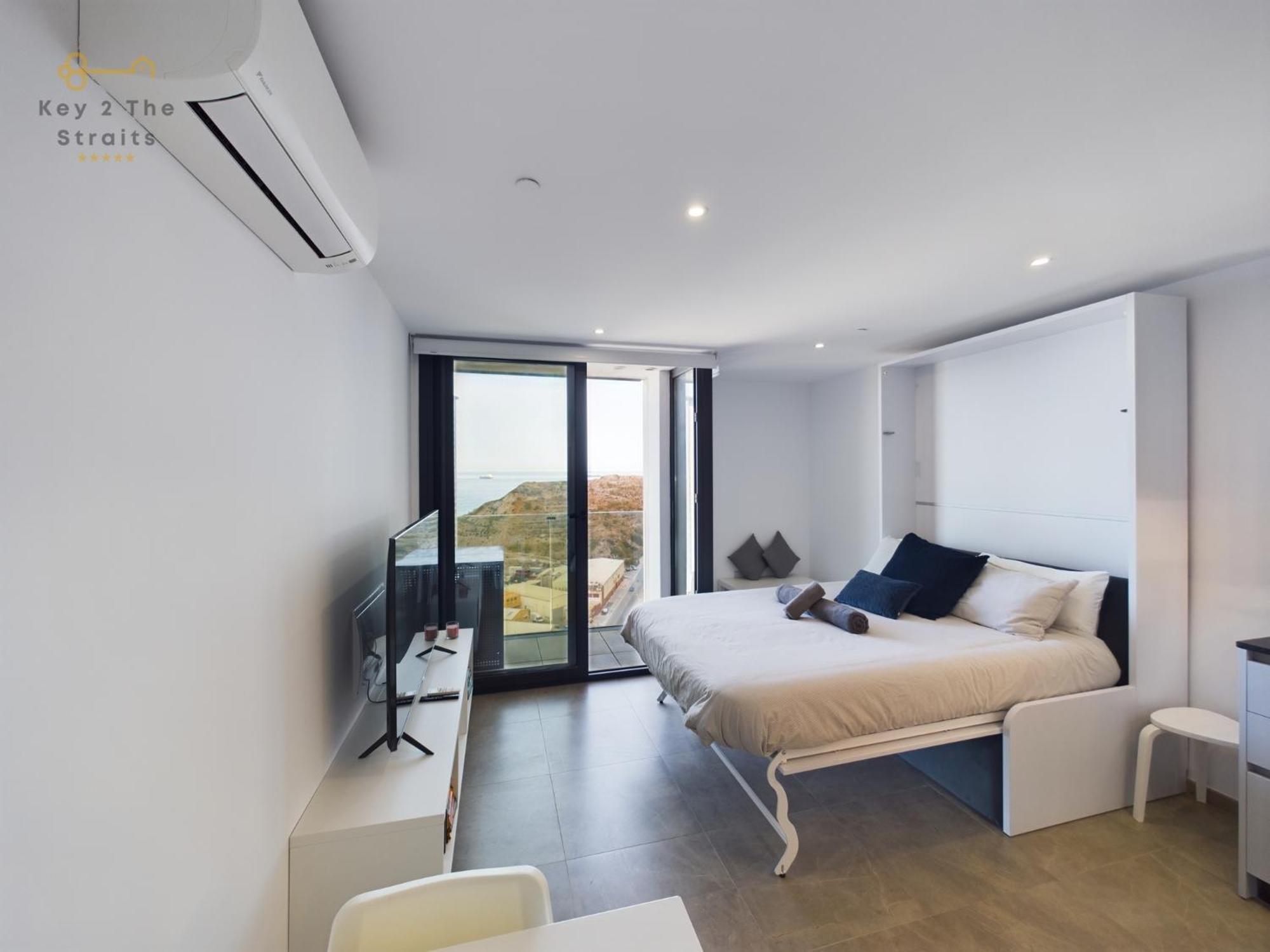 גיברלטר Luxury Sunrise Beach And Oceanview Room With Balcony מראה חיצוני תמונה
