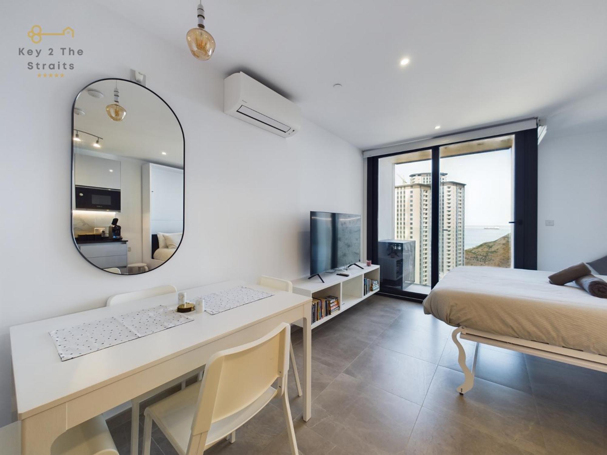 גיברלטר Luxury Sunrise Beach And Oceanview Room With Balcony מראה חיצוני תמונה