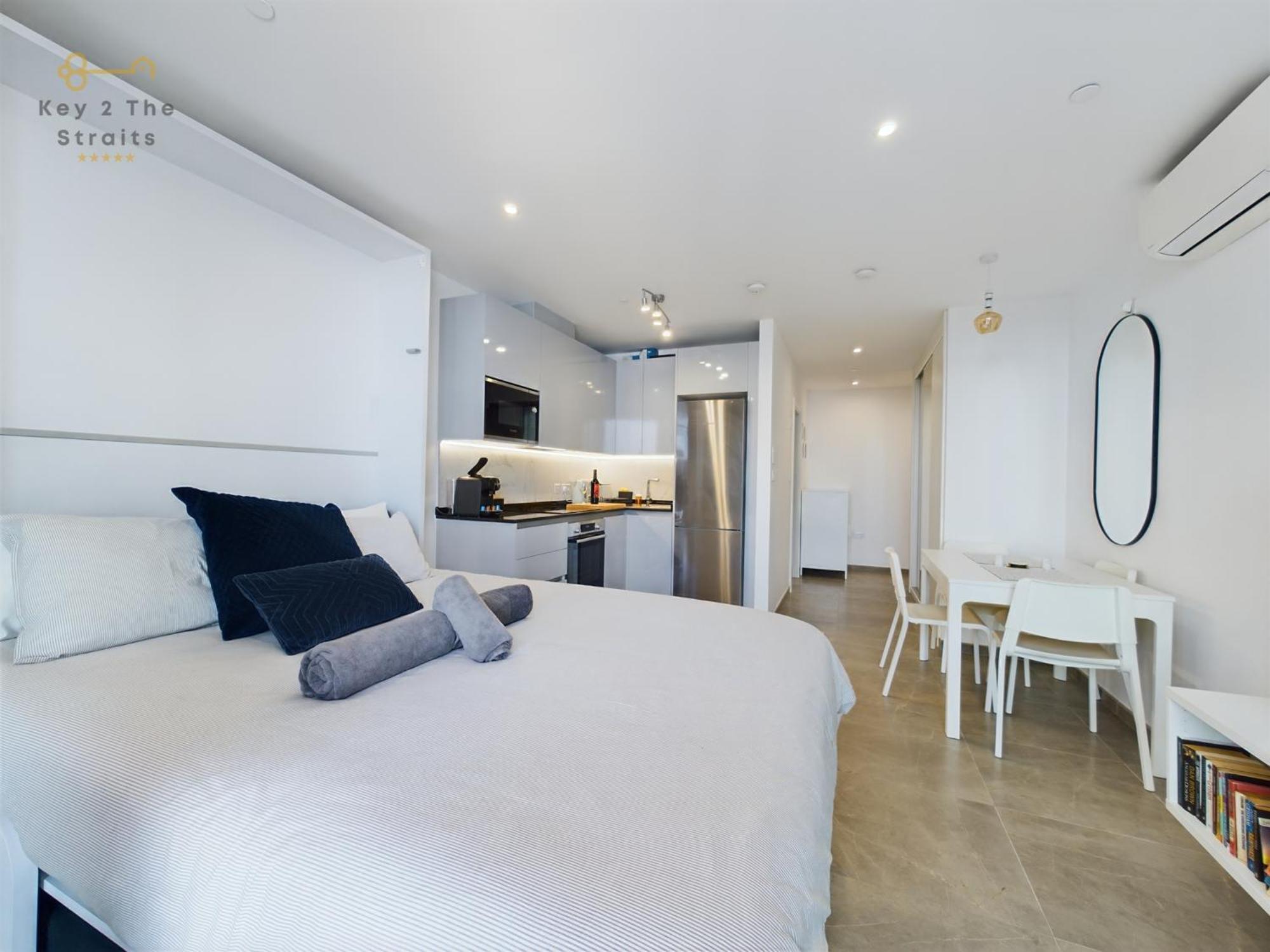 גיברלטר Luxury Sunrise Beach And Oceanview Room With Balcony מראה חיצוני תמונה