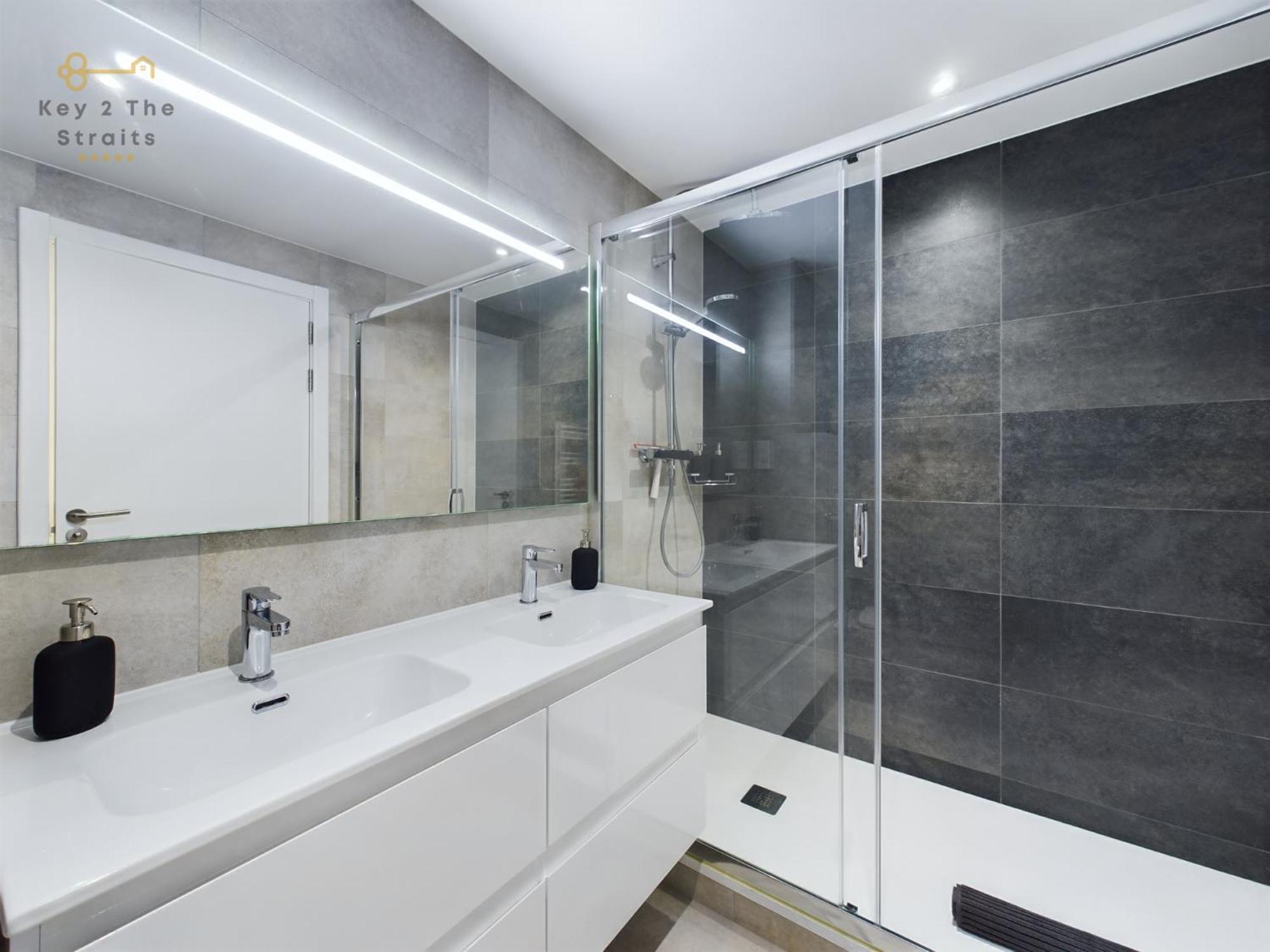 גיברלטר Luxury Sunrise Beach And Oceanview Room With Balcony מראה חיצוני תמונה